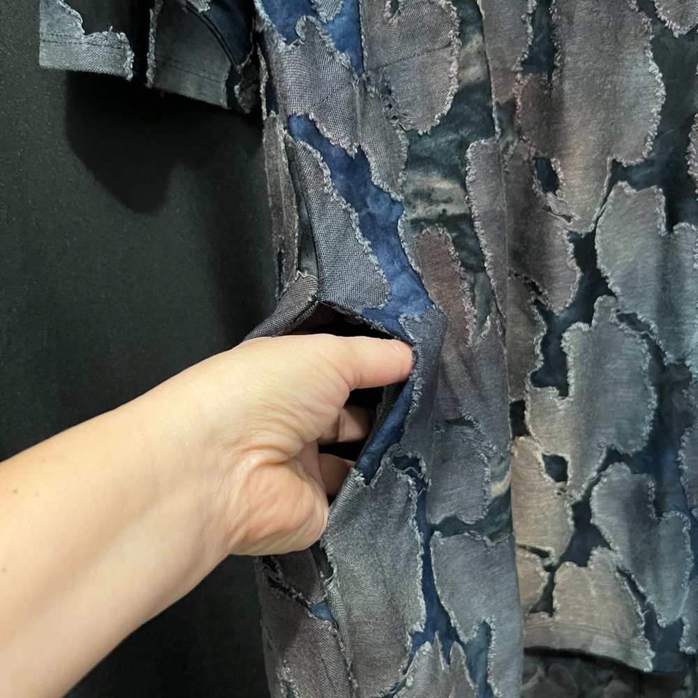 Elegant Abstract Pattern Tunic - image 2